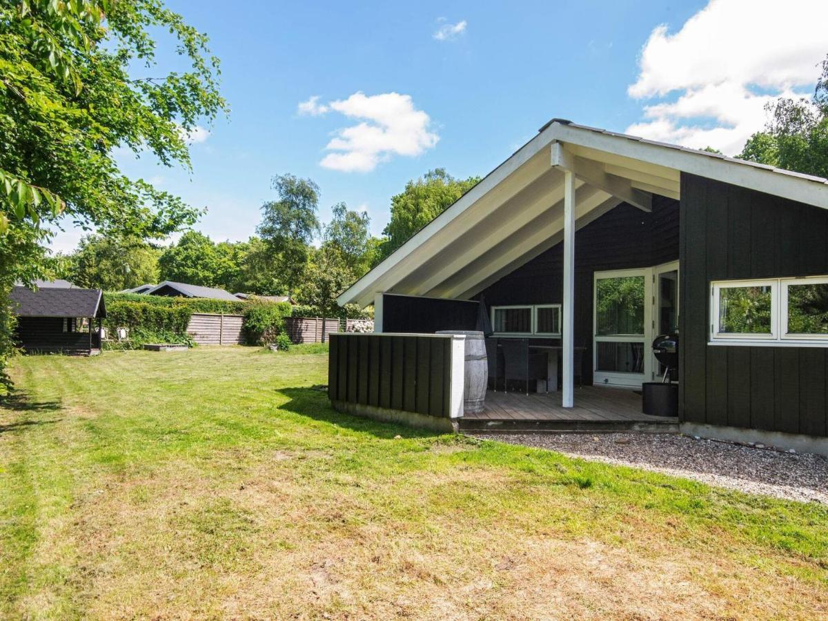 5 Person Holiday Home In B Rkop Egeskov  エクステリア 写真